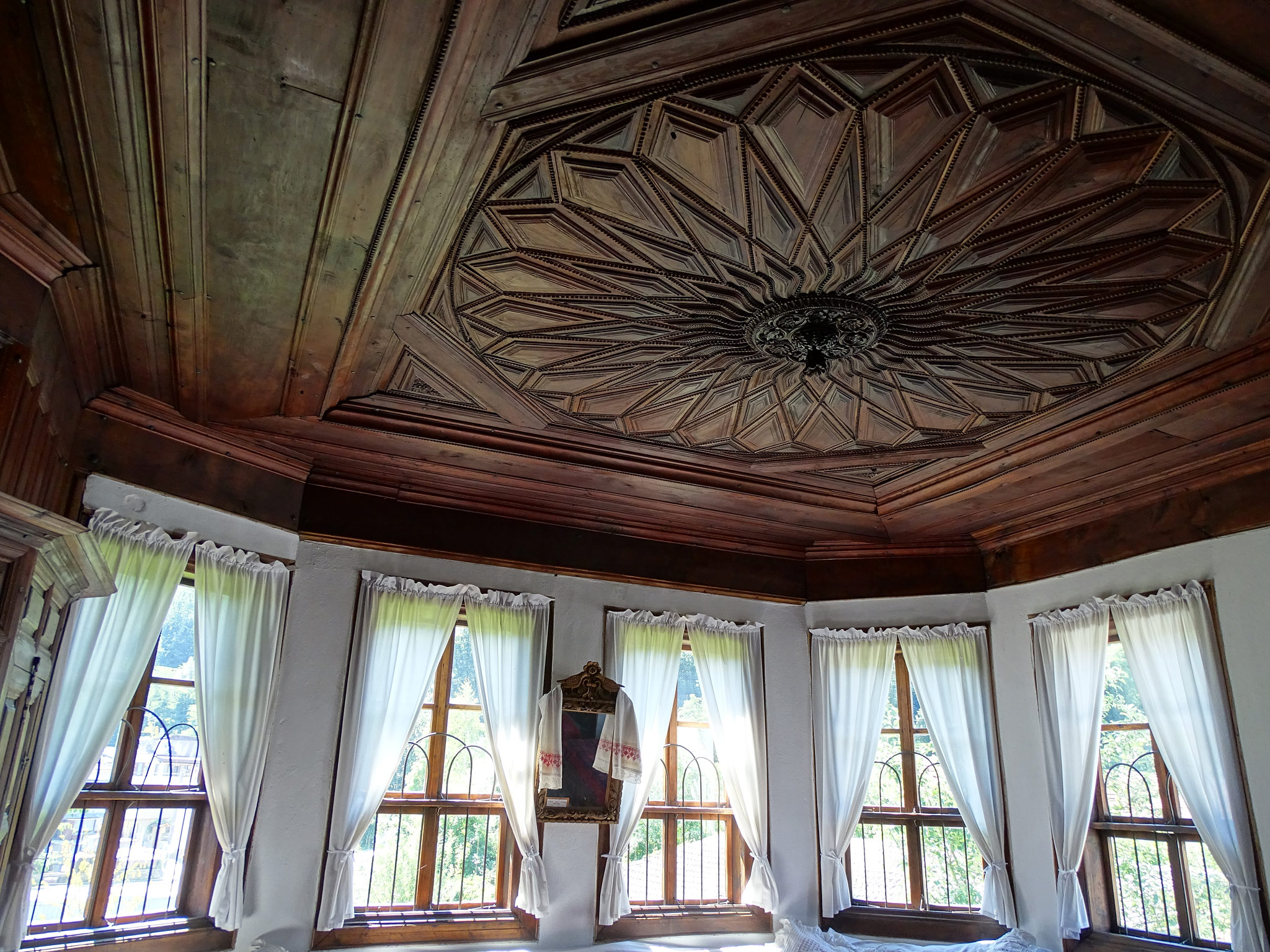 Tryavna (Photo license: CC BY 2.0)